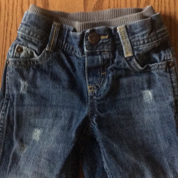 Osh Kosh 2T distressed jeans - Picture 2 of 6